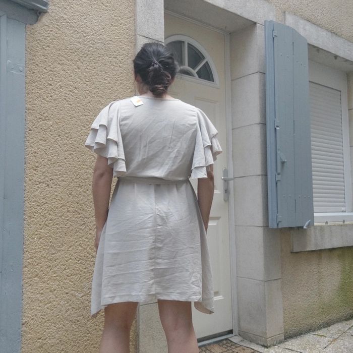 Jolie robe neuve TU - photo numéro 4