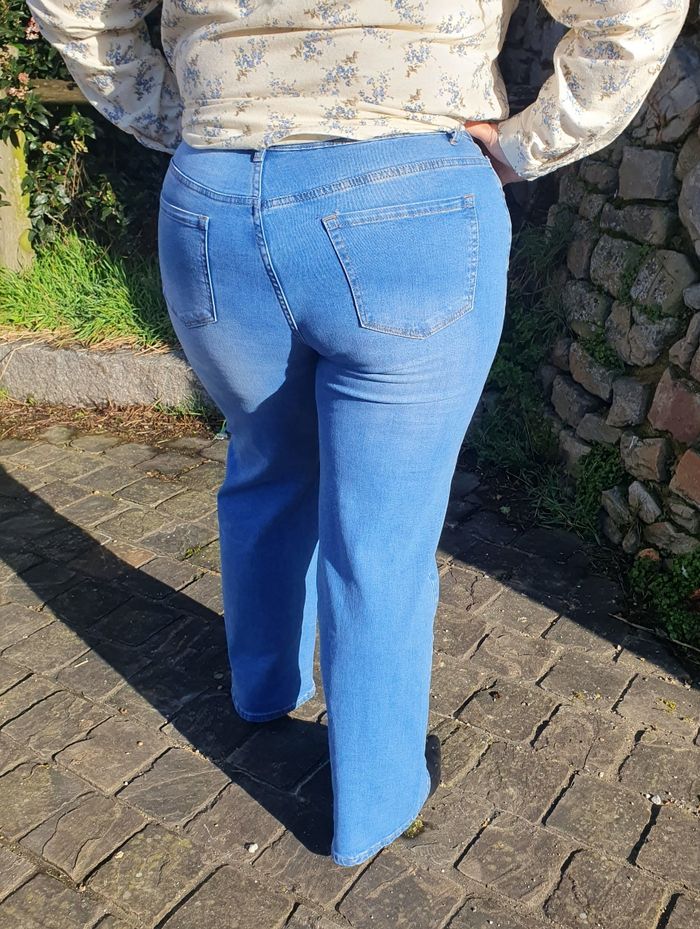 Jean large Rennes bleu clair
Taille 44 - photo numéro 5