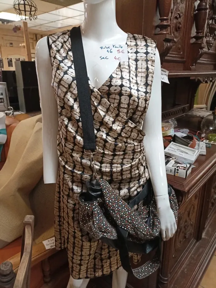 Robe taille 46 noir et blanche - photo numéro 3