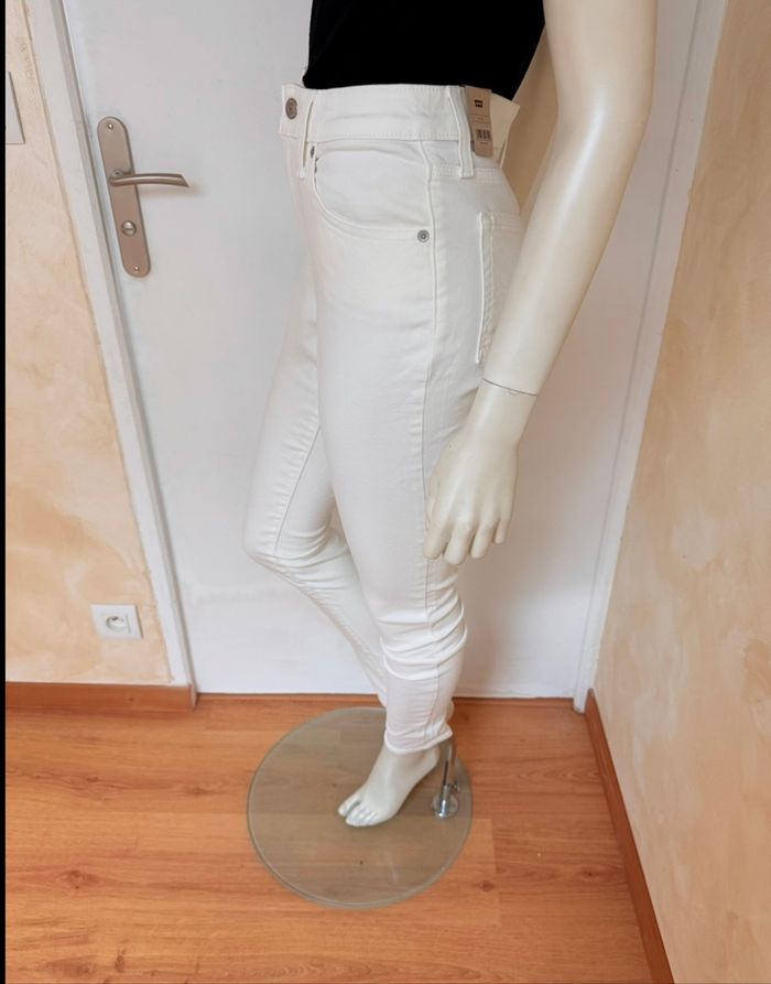 Jean Levi’s 721 High-Rise Skinny – Taille 27/32 – blanc crème – Neuf avec étiquette - photo numéro 3