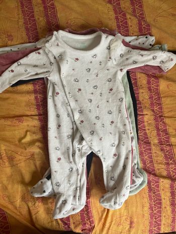 Lot de pyjamas 9 mois TBE