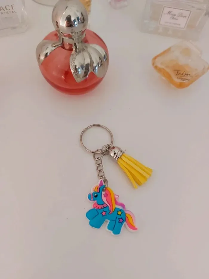 Porte clé licorne bleu et jaune