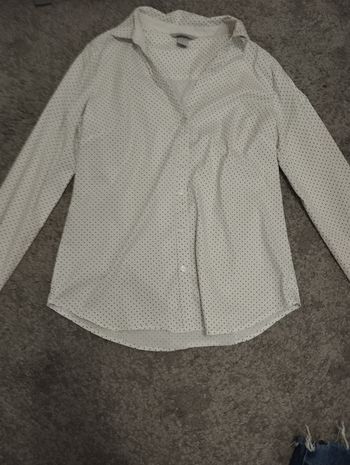 Chemise blanche à petit pois noirs