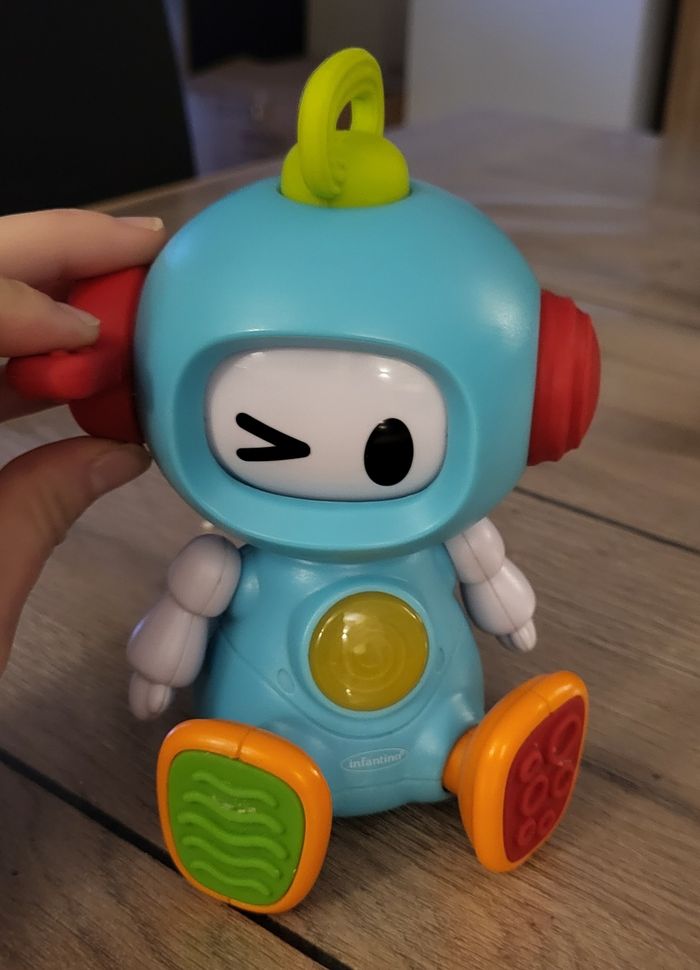 Robot interractif bébé - photo numéro 2