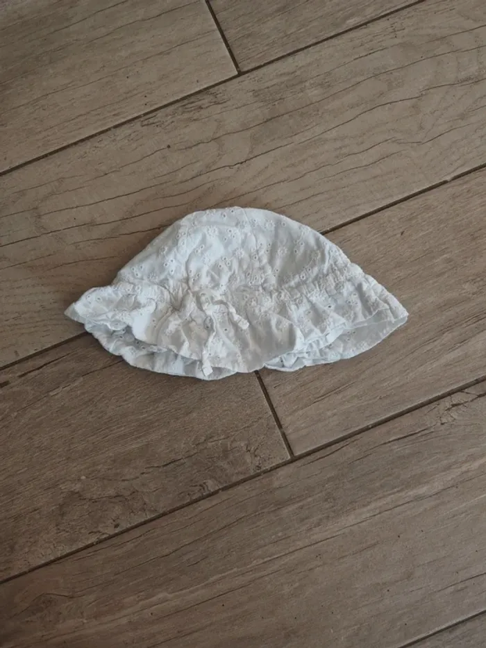 Chapeau blanc 2/4 ans