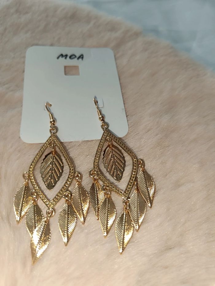 Boucle d'oreille dorée ⭐ feuilles pendantes - photo numéro 2
