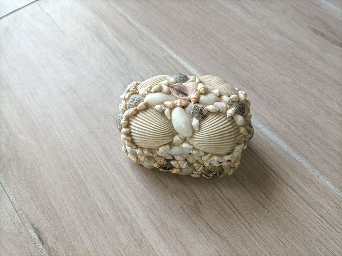 Petite boîte à bijoux en coquillages vintage bon état - photo numéro 3