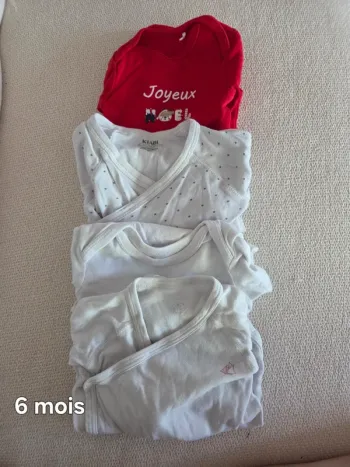 Lot 4 bodys 6 mois