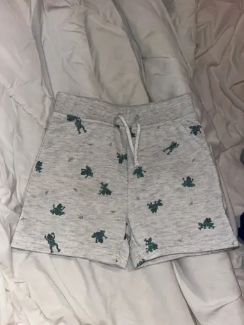 Short gris grenouille