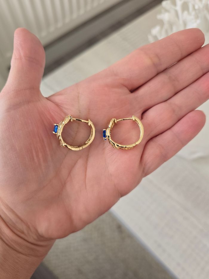 Créoles dorées avec strass bleu - photo numéro 9