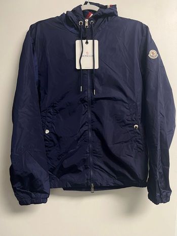 Coupe vent à capuche moncler 