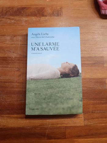 Livre : une larme m'a sauvée