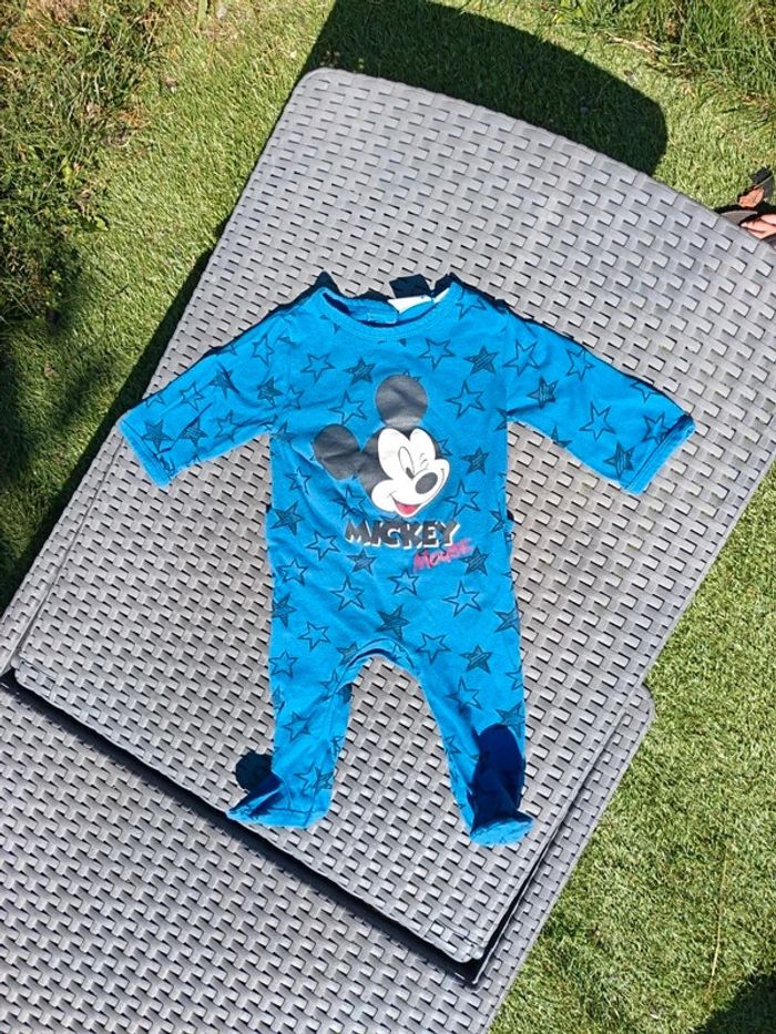 Pyjama grenouillère 3 mois 62 cm très bon état Mickey mouse Disney Baby