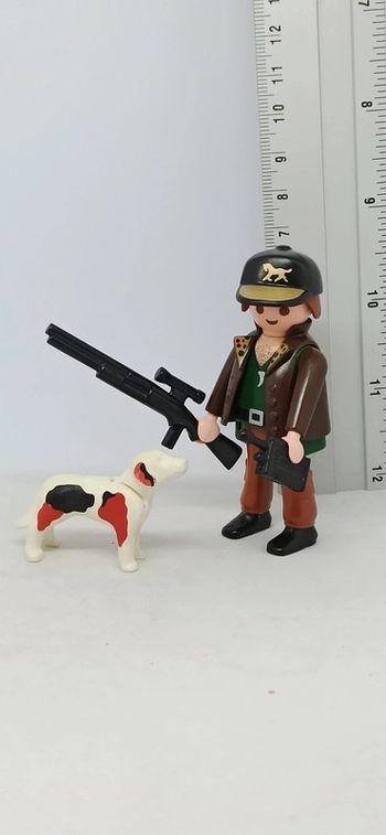 Homme chasseur avec chien de chasse à courre playmobil