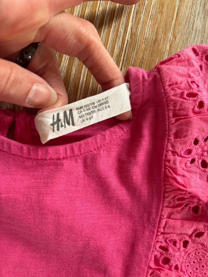 T-shirt rose H&M 110/116 - photo numéro 2