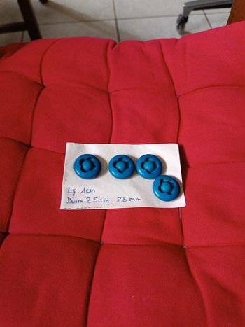 Lot 4 boutons bleus