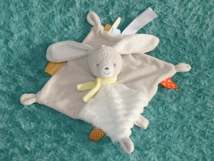 Doudou plat lapin beige blanc TAO 🐰