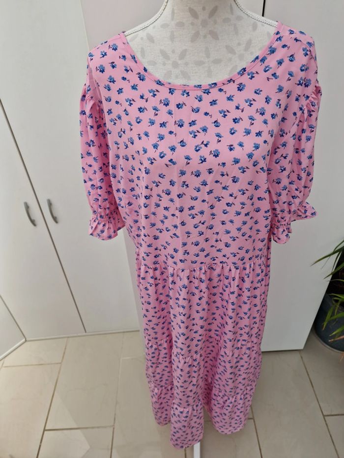 Robe Longue Rose Imprimé Fleurs Bleu Avec Volants - photo numéro 3