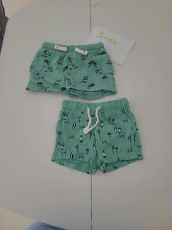 Lot de 2 shorts vert motif taille 9 mois disney/kiabi