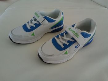 Tennis garçon neuf avec étiquette " Airness"