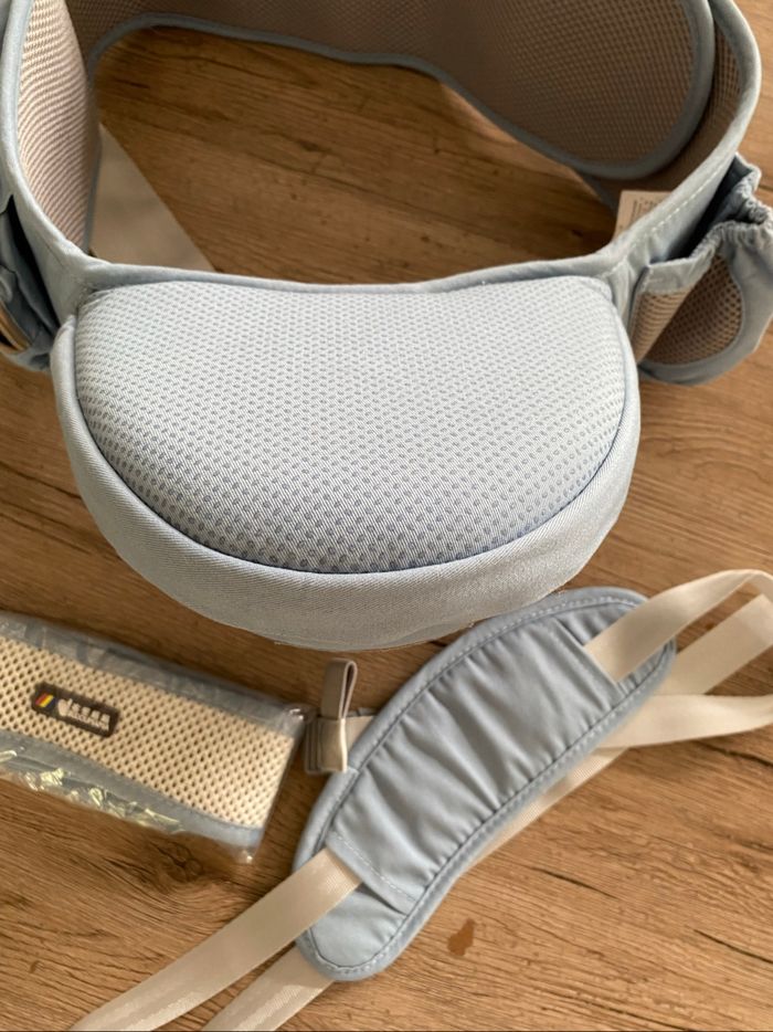 Porte bébé ventrale et siège de hanche - photo numéro 2