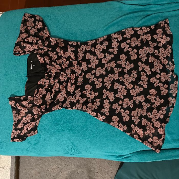 Robe à fleurs noir et rose Lila