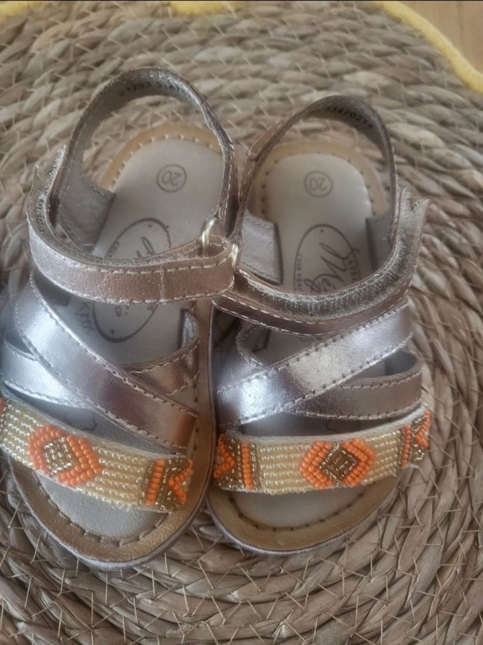 Magnifique sandale taille 20 - photo numéro 7