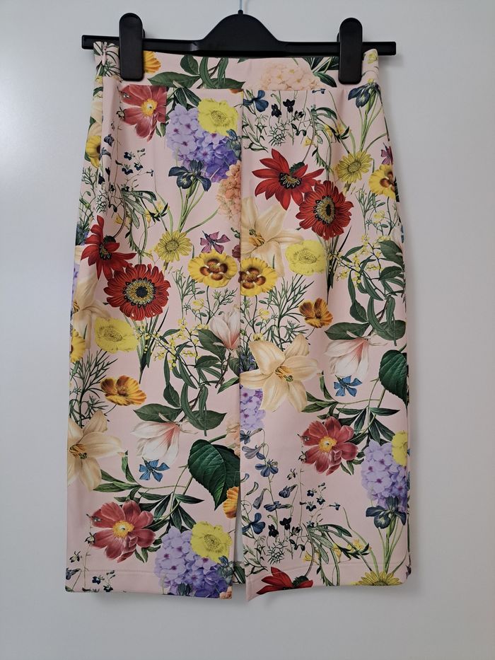 Jupe crayon motif feuri t.38 neuve - photo numéro 3
