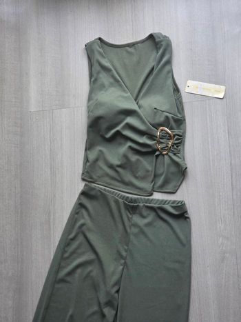 Tres beau Ensemble vert