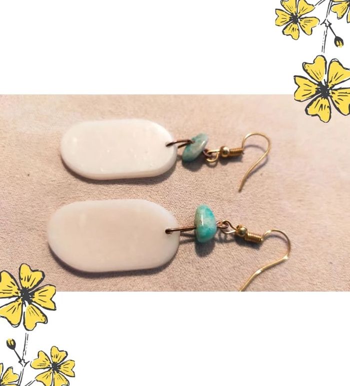 Boucles d’oreilles – Pastille blanche et perle turquoise – Collection Terres d’Ailleurs - photo numéro 4