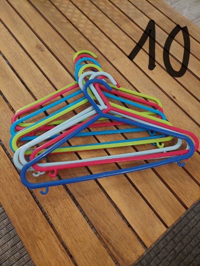 10 cintres enfants