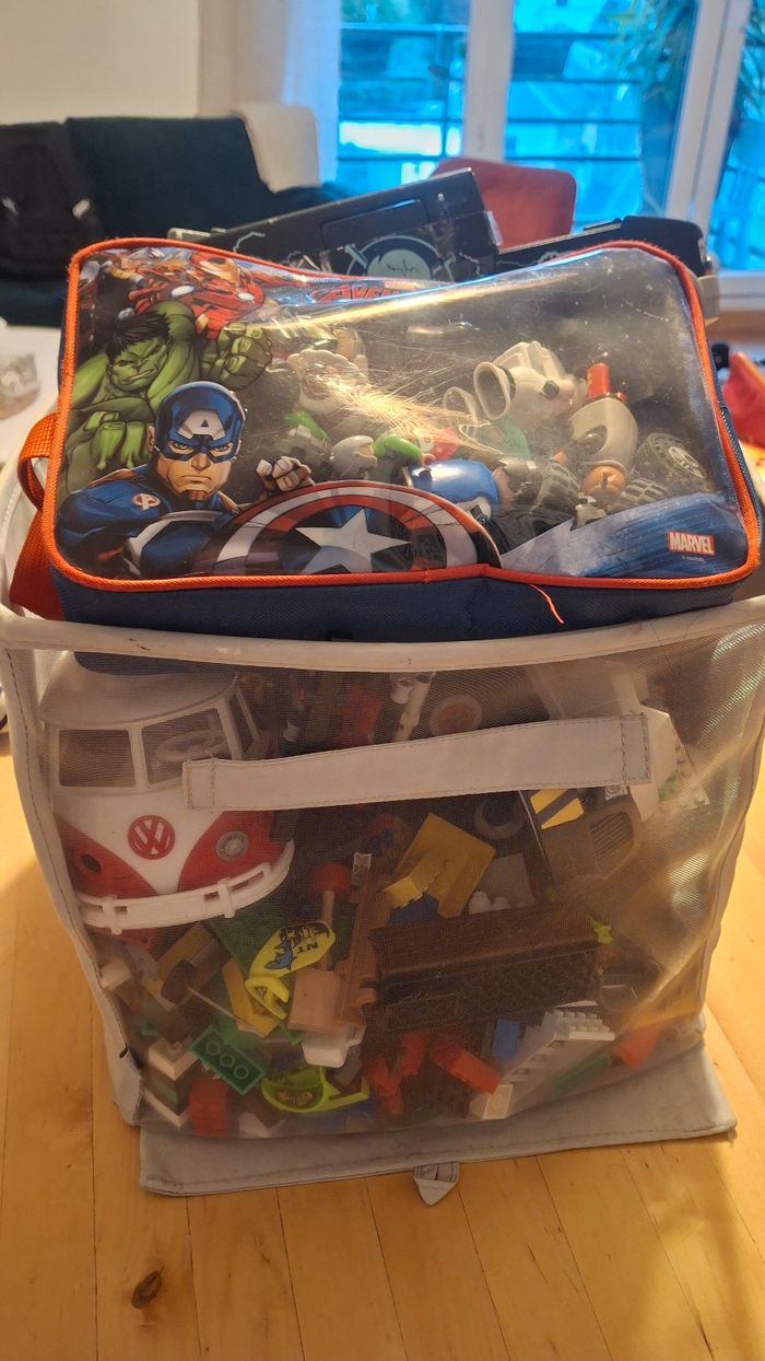 Gros lot légos  avec vehicules et figurines