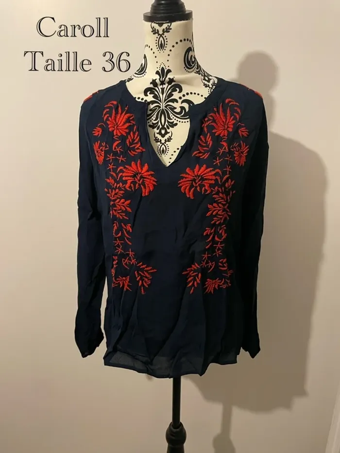 Haut blouse Caroll brodé - Bleu marine et rouge - Taille 36 🌸