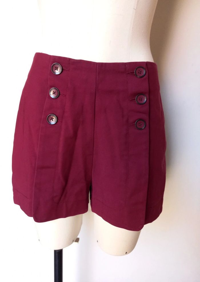 Short à boutons