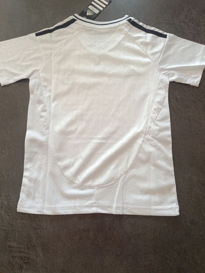 Tenue foot Real Madrid blanc. T.20 - photo numéro 2