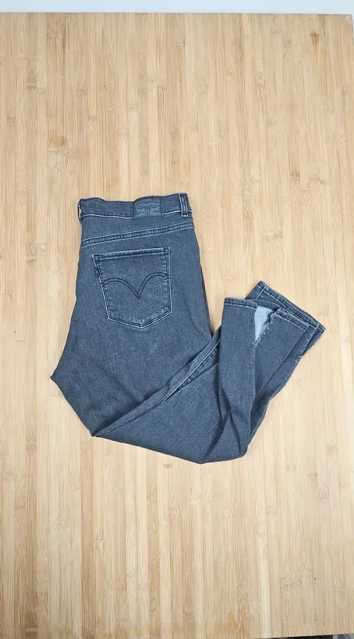 Levi's Classic crop T:48 W33