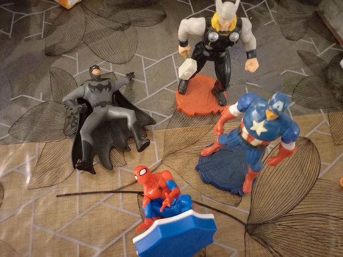Lot figurines marvel capitaine america spiderman batman thor