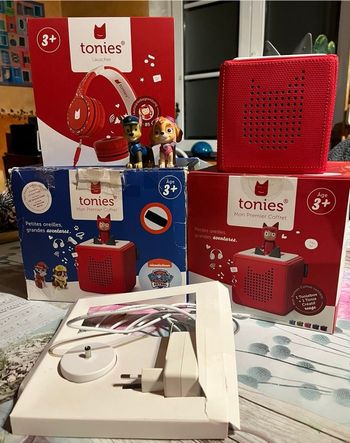 Toniebox + station de charge + 2 figurines + casque pliable neuf 