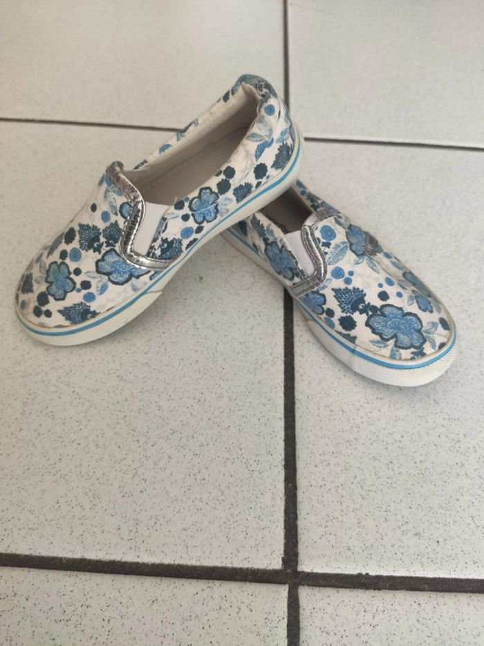 Ballerines blanches et bleues motifs fleuris Verbaudet 28 très bon état