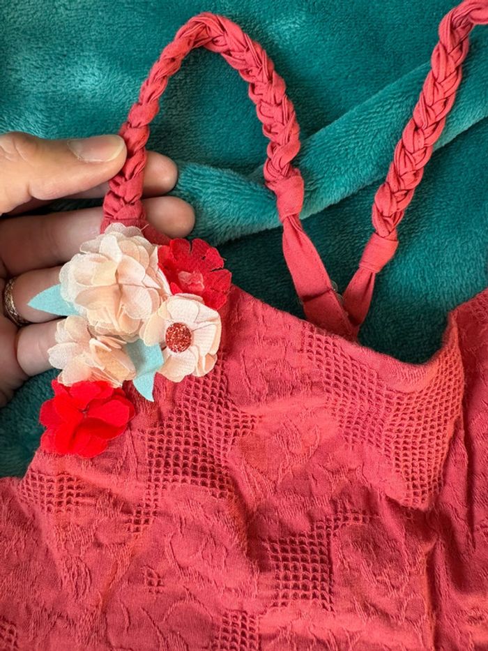 Robe rouge avec fleurs 6 ans - photo numéro 2