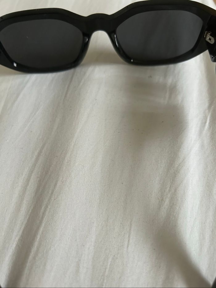 Lunettes de soleil Versace neuves jamais portées - photo numéro 4