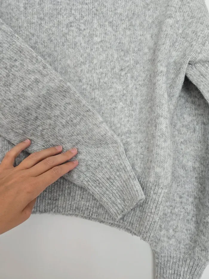 Pull chaud gris - photo numéro 3