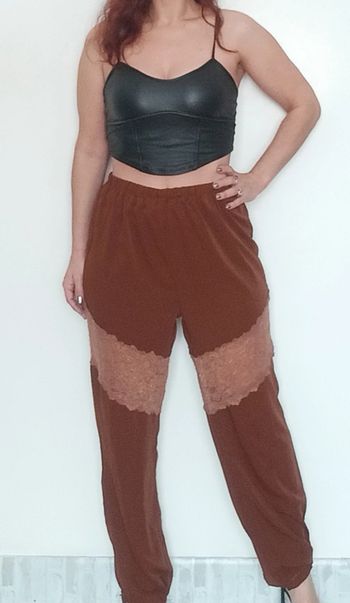 Pantalon fluide jambes large empiècement dentelle tu