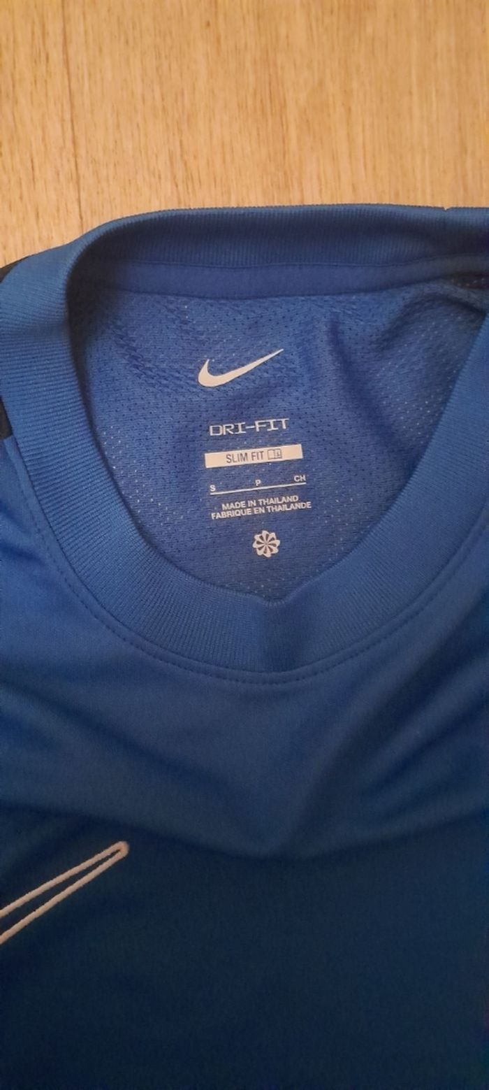 Haut de sport Nike Dri-Fit - photo numéro 3