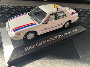 Taxi Ford Crown victoria « Dubaï » échelle 1/43