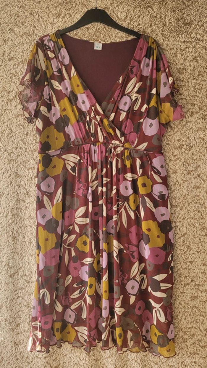 Très jolie robe facile à assortir - photo numéro 2