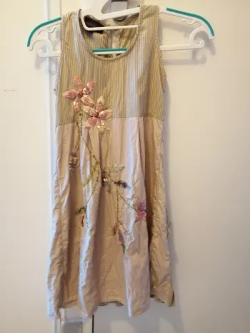 Robe brodée