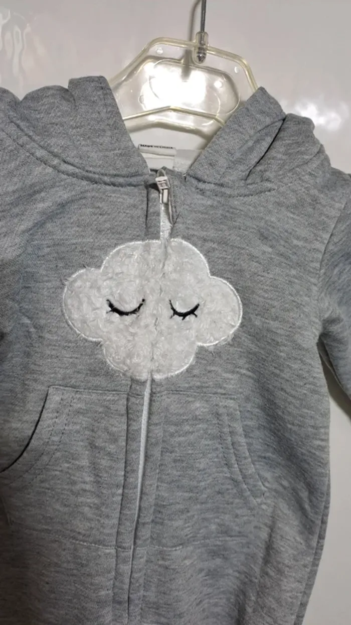💚Combinaison bébé grise avec capuche – motif nuage – T. 1 mois - photo numéro 3