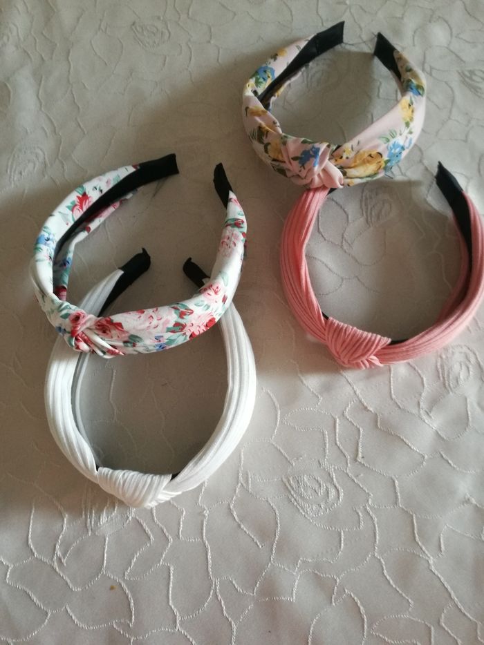 Lot de quatres serre tête