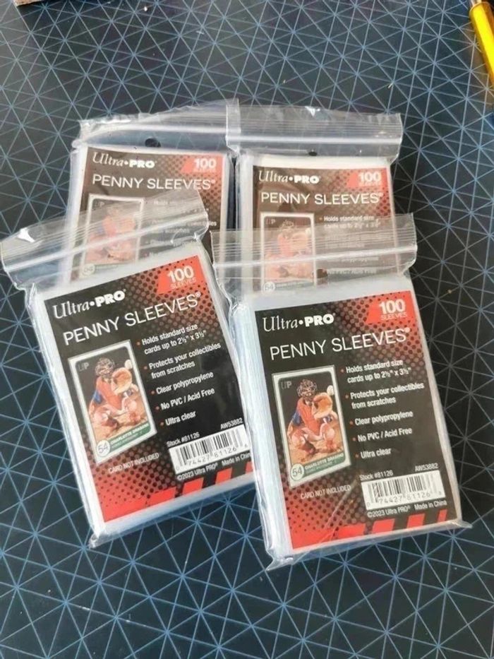 Ultra Pro 100 Sleeves Standard (Lot de 4) Neuf